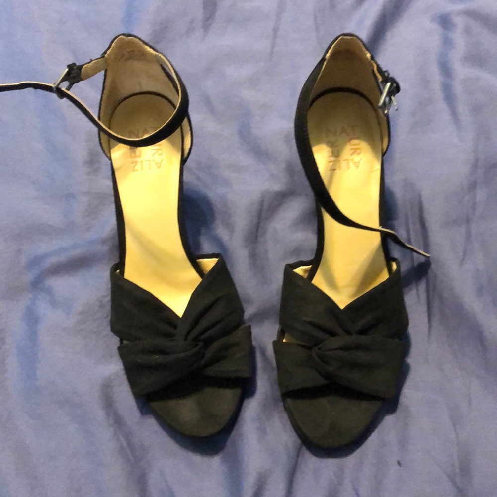 Naturalize Black pumps